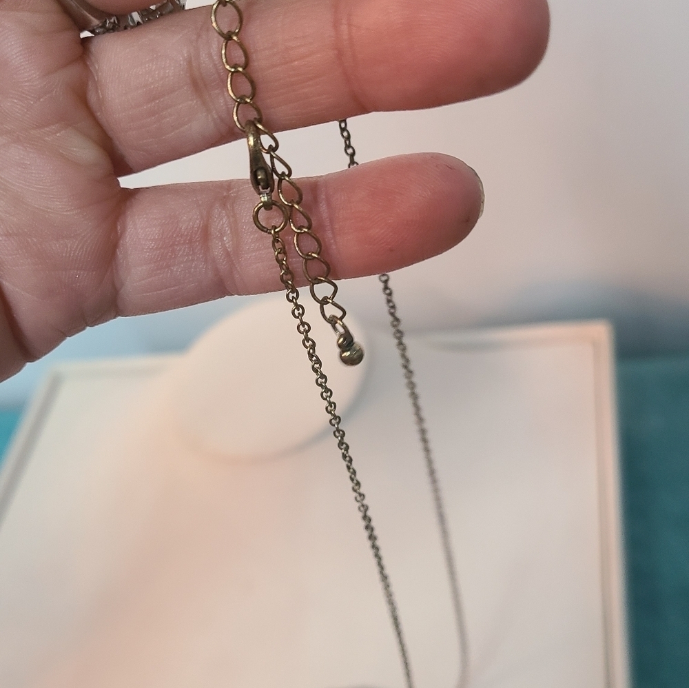 Feather Necklace - Picture 4 of 9
